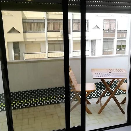Large Apartment Near The Beach And Lisbon Costa da Caparica Bagian luar foto