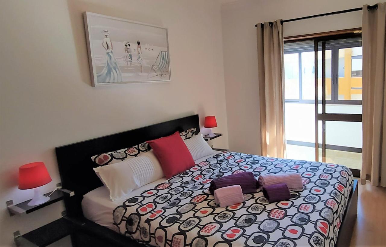 Large Apartment Near The Beach And Lisbon Costa da Caparica Bagian luar foto