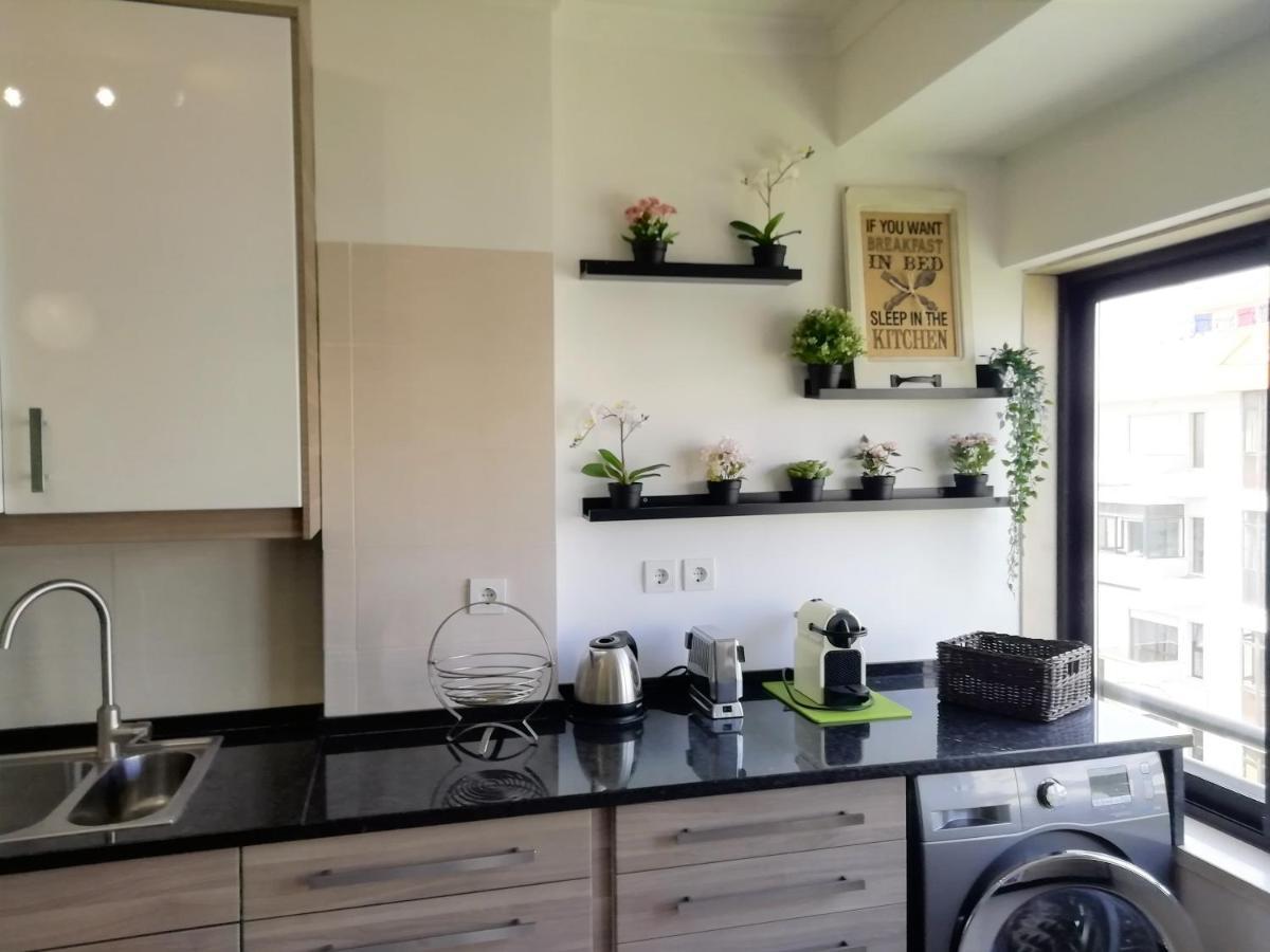 Large Apartment Near The Beach And Lisbon Costa da Caparica Bagian luar foto