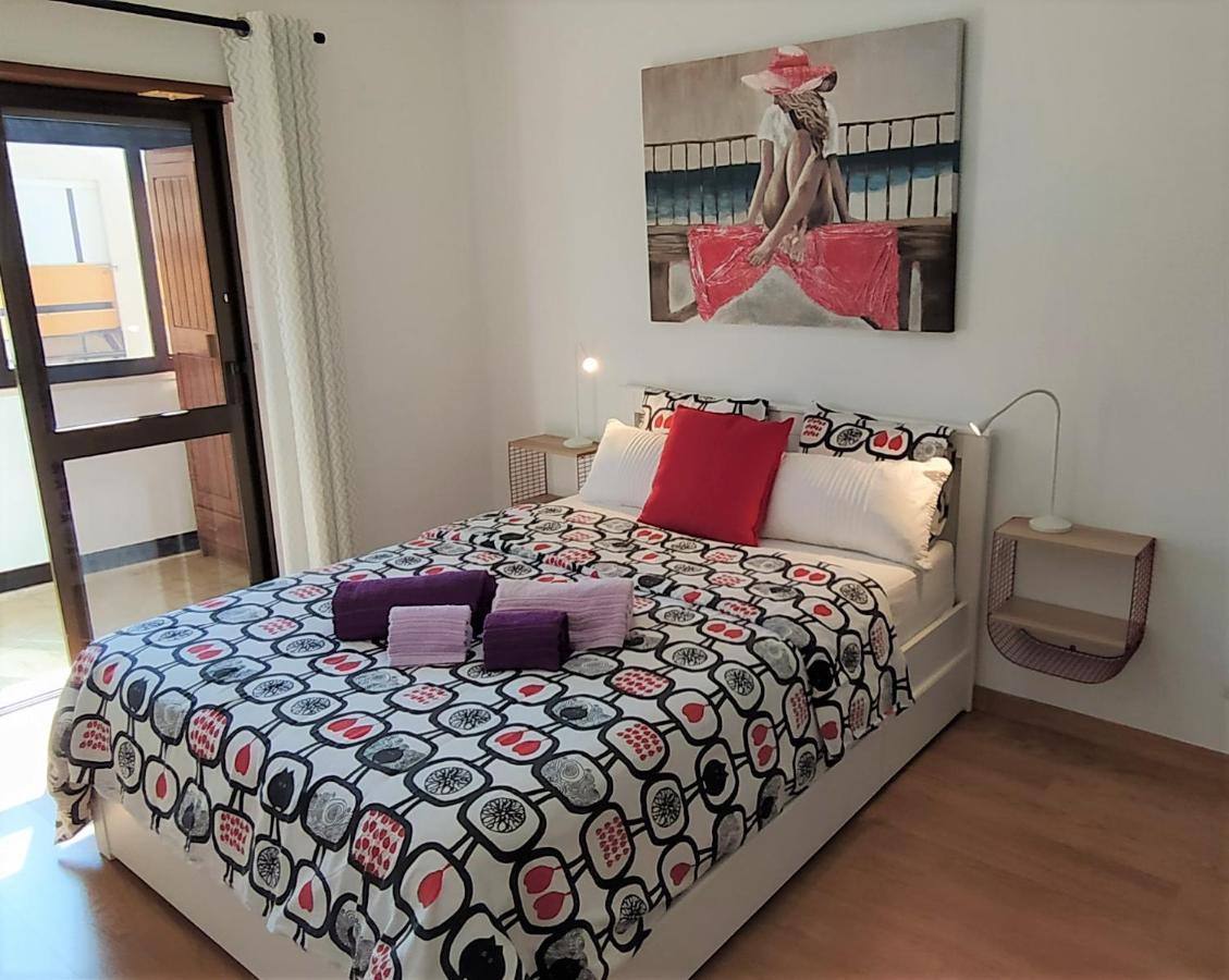 Large Apartment Near The Beach And Lisbon Costa da Caparica Bagian luar foto