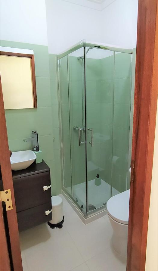 Large Apartment Near The Beach And Lisbon Costa da Caparica Bagian luar foto