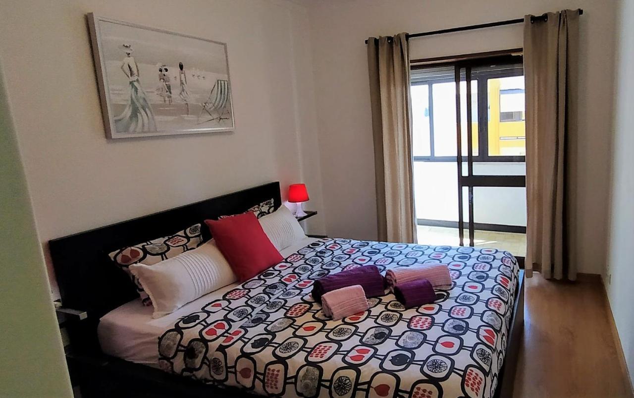Large Apartment Near The Beach And Lisbon Costa da Caparica Bagian luar foto