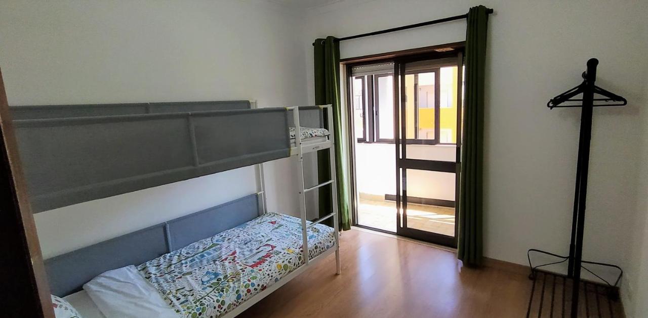 Large Apartment Near The Beach And Lisbon Costa da Caparica Bagian luar foto